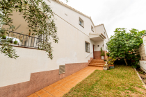 buy villa costa dorada close beach